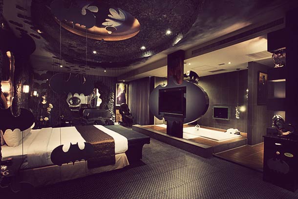 Batman-Hotel-room-in-Taiwan-4